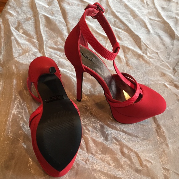 Red qupid strappy pumps - Picture 3 of 4